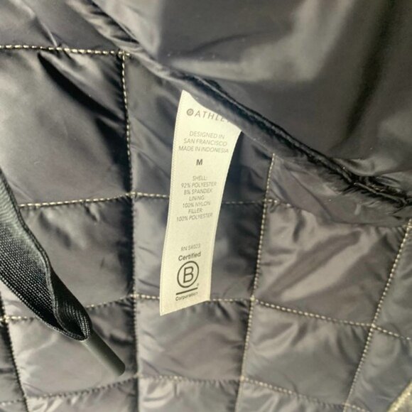 Athleta Platinum Metallic Quilted Vest Sz Medium NWOT - Picture 5 of 6